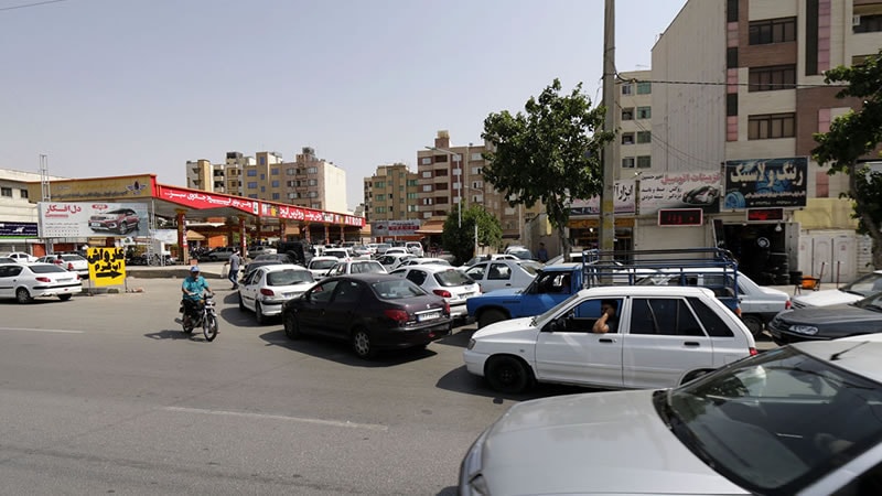 أزمة وقود في إيران بسبب إضراب الآلاف من سائقي الشاحنات