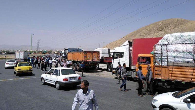 إضراب سائقي الشاحنات والمركبات الثقيلة في أرجاء البلاد يدخل يومه الثاني