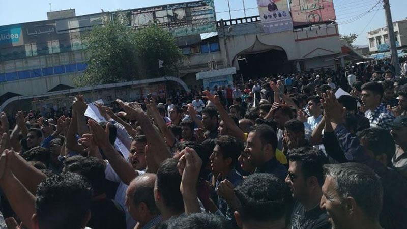 ايران ...إضرابات وإحتجاجات كازرون لليوم الثالث علي التوالي وإضراب عمال مترو طهران‎
