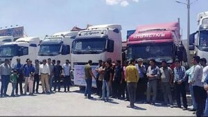 أضرب أعداد كبيرة من سائقي الشاحنات والمركبات الثقيلة عن العمل في مدينة نيك شهر بمحافظة سيستان وبلوشستان