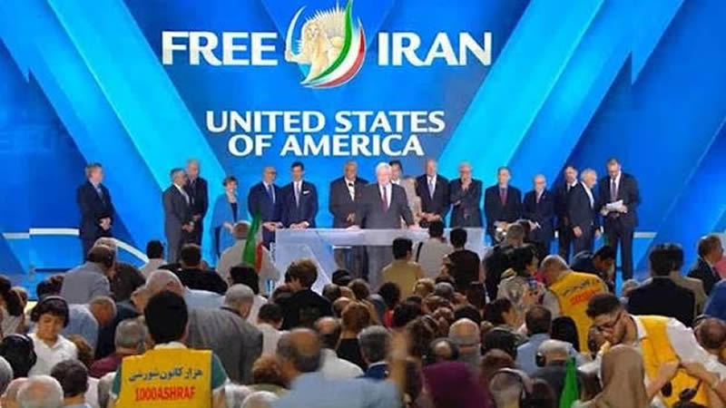 نيوت غينغريتش الرئيس السابق للكونغرس الامريكي في مؤتمر المقاومة الإيرانية-