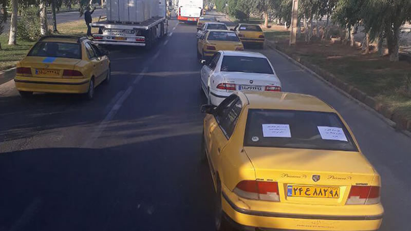 إضراب سائقي سيارات الأجرة في مدينة مهران احتجاجا على انعدام الأمن الوظيفي