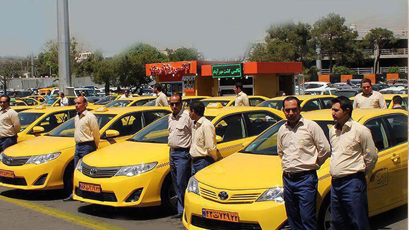 وقفة إحتجاجية لسائقي سيارات الأجرة في مطار مهرآباد طهران