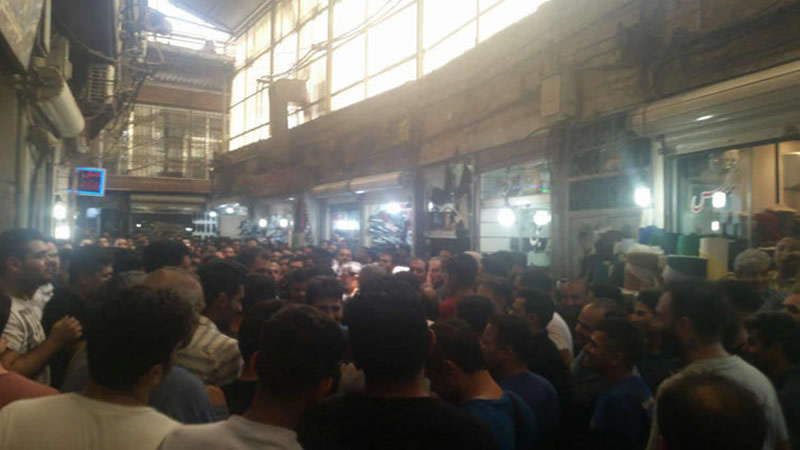 الإضراب في سوق صانعي الأحذية في طهران-min