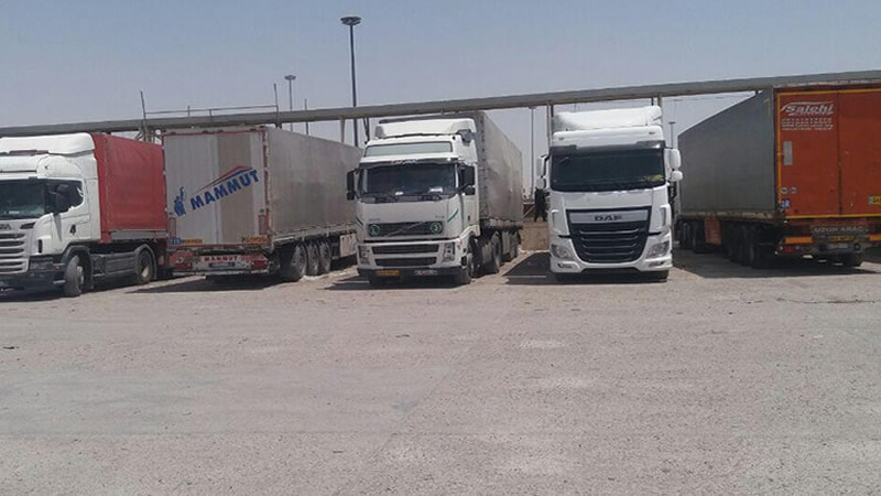 احتجاجات استمرت 4 أيام لسائقي الشاحنات في مهران وجرجان واستخدام الحكومة الشاحنات العراقية