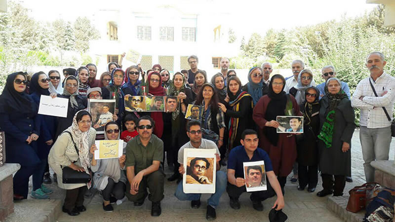 ي صباح يوم الجمعة5أكتوبر 2018 ، تحشدت مجموعة من المعلمين والمثقفین في طهران وكازرون