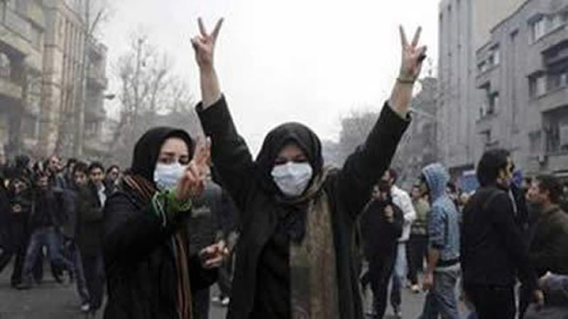 إيران عشية الذكرى السنوية الأولى لبدء انتفاضة الشعب