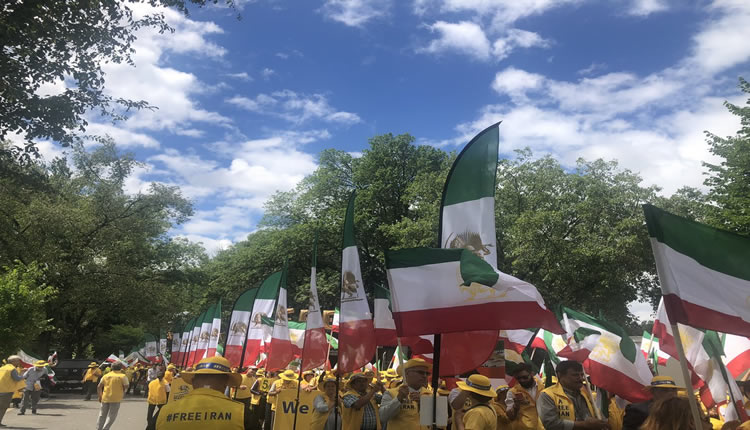 مظاهرات الإيرانيین في واشنطن تضامنا مع انتقاضة الشعب الايراني والمقاومة الايرانية من أجل تغییر النظام