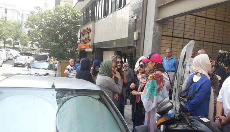 تجمع مواطنين نهبت مؤسسة كاسبين أموالهم في طهران