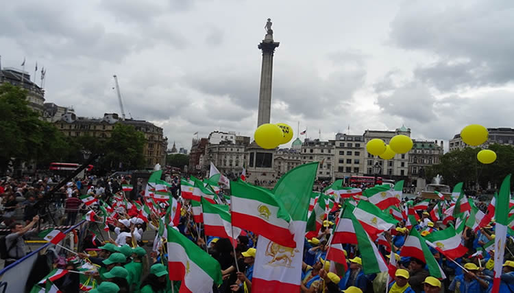 تظاهرة ۳۰۰۰ من الإيرانيين المقيمين في بريطانيا