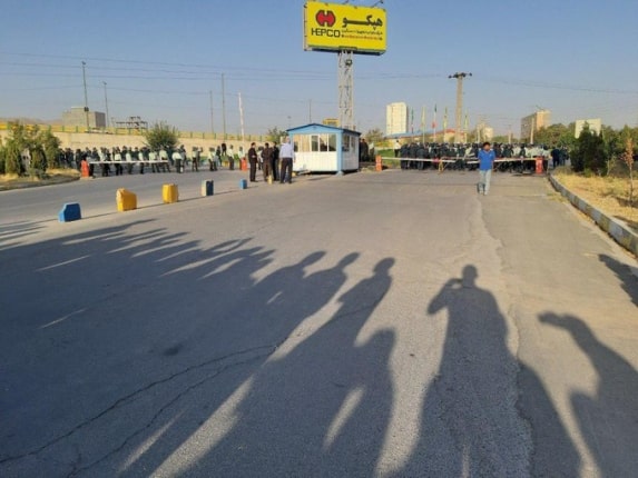 استمرار إضراب عمال شركة هبكو واحتجاجهم لليوم الثالث على التوالي رغم القمع الوحشي