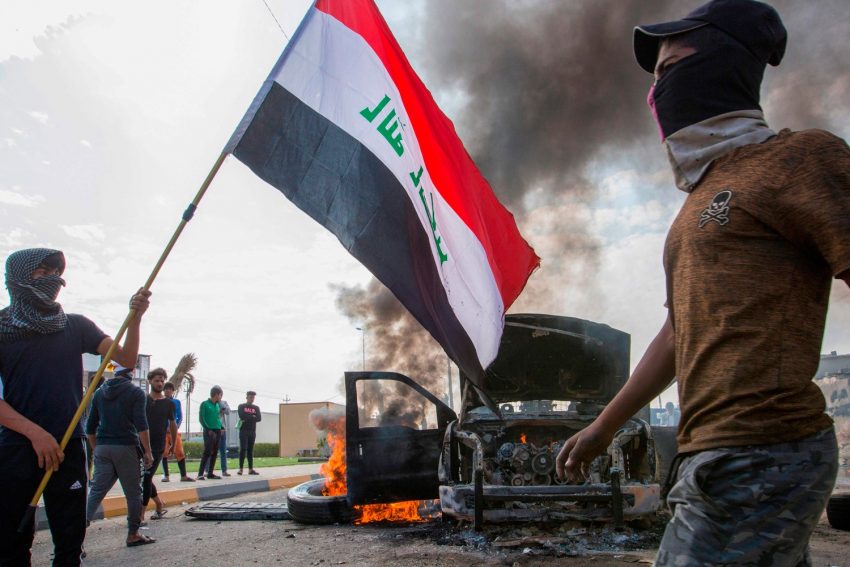 إغلاق وسائل إعلام في العراق وفتح النار على المتظاهرين