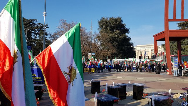 ایرانیون مقیمون في سويسرا یتظاهرون أمام مقر الأمم المتحدة