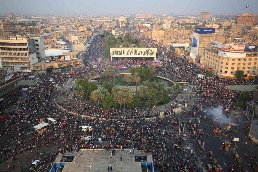 متظاهري ساحة التحرير يواصلون الاعتصام للمطالبة لكشف قتلة المتظاهرين