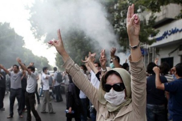 المظاهرات والاحتجاجات ضد النظام الإيراني علامة على الرغبة في الإطاحة بالنظام