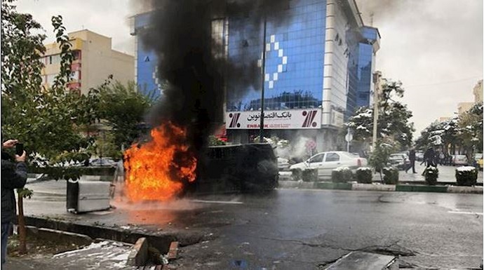 القبضة المشدودة للشعب الإيراني ضد خامنئي ونظامه الديكتاتوري
