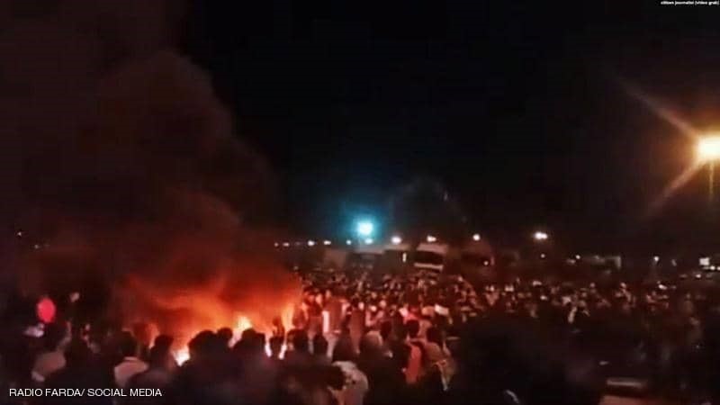 شهداء انتفاضة إيران تجاوز 200 ، مواجهة بين طلاب الجامعات وقوات الأمن