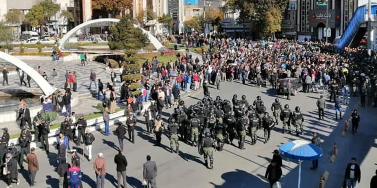 انتفاضة إيران في 75 مدينة ومشاركة النساء والشبان في التظاهرات