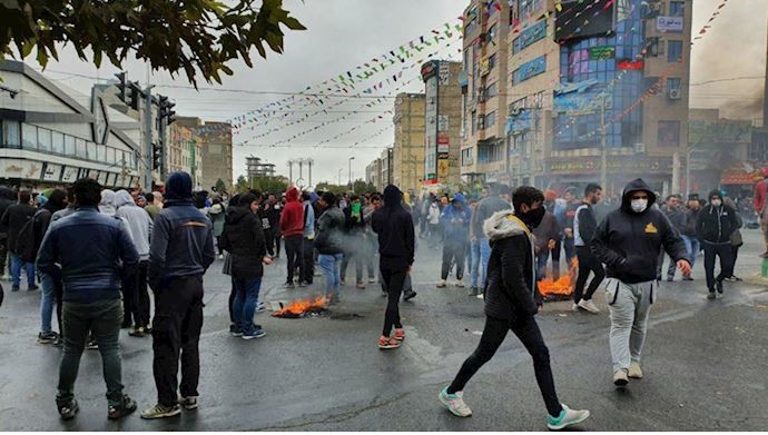 انتفاضة الشعب الإيراني تستهدف اسقاط النظام الإيراني بکامله