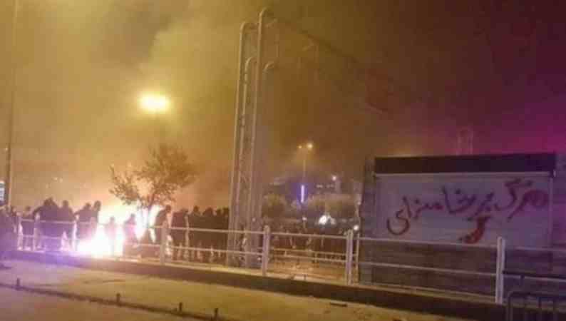 إيران ..اليوم الـ30 من الانتفاضة- قتل المتظاهرين ورميهم في نهر كارون