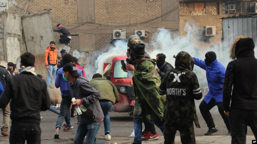 بعد فض اعتصام البصرة.. إصابات ومحاولات لاقتحام "التحرير"