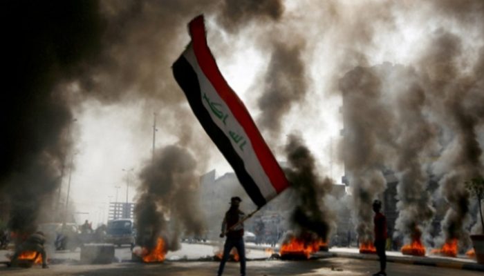 صدامات بين الأمن والمتظاهرين ببغداد.. والتيار الصدري ينسحب