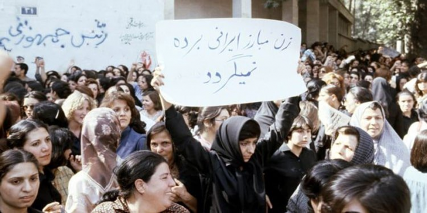 المرأة الإيرانية ترفض 4 عقود من الاستبداد الديني