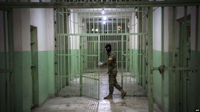 تفشي فيروس كورونا وسط السجناء الإيرانيين