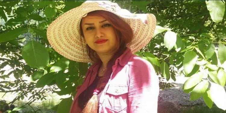 الناشطة الثقافية ”بريسا سيفي“تواصل إضرابها عن الطعام في حين حالتها الصحية متدهورة