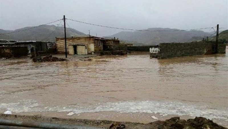 إيران.. أمطار غزيرة وفيضانات في 9 محافظات تقطع الطرق