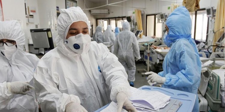 وفاة ممرضة مضحية أخرى في إيران بسبب إصابتها بفيروس كورونا