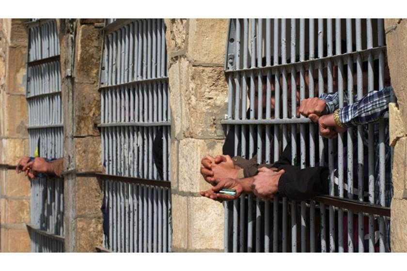 كورونا يلهب سجون إيران.. مخاوف من مجزرة بشرية وأنباء عن 250 ألف مسجون عرضة للفيروس
