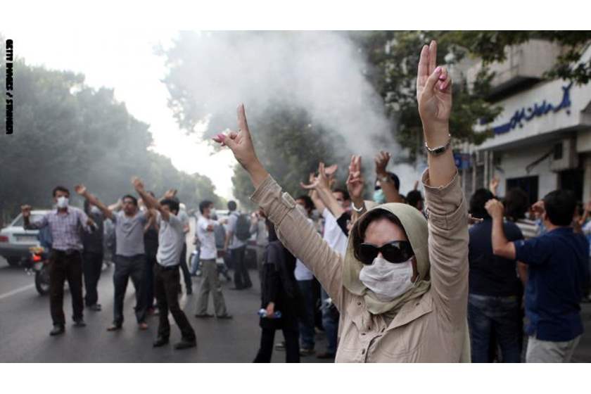 إيرانيون لـ"خامنئي": الخبز ومجابهة كورونا أولى من إطلاق أقمار صناعية عسكرية بغرض الإرهاب