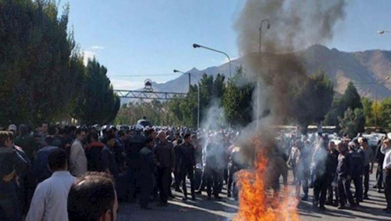 إيران .. مسؤولو النظام يخشون من انتفاضة الشعب الإيراني للإطاحة بالنظام