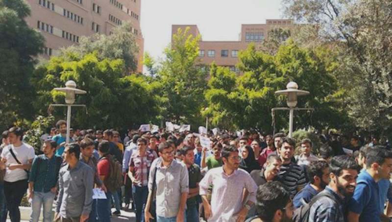 صحيفة خامنئي تعرب عن مخاوفها من شعبية مجاهدي خلق في الجامعات الإيرانية