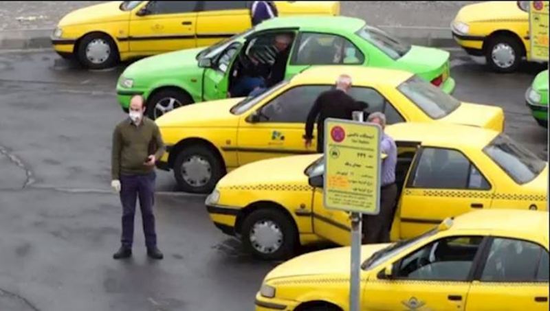 AFP عشرات الآلاف من سائقي سيارات الاجرة في طهران يشكون من ظروفهم بعد اندلاع كورونا