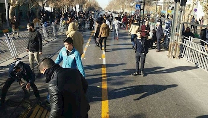 الاعتراف بإخفاق نظام الملالي في كبح جماح الاحتجاجات في إيران بالقمع
