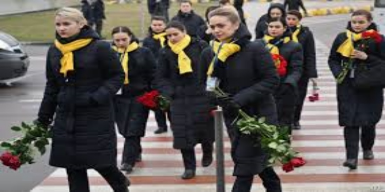 أهالي ضحايا الطائرة الأوكرانية المحطمة من قبل قوات الحرس