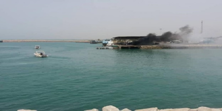 مواجهات بين الشباب البلوش في هرمزكان وإحراق زوارق القوات البحرية الإيرانية