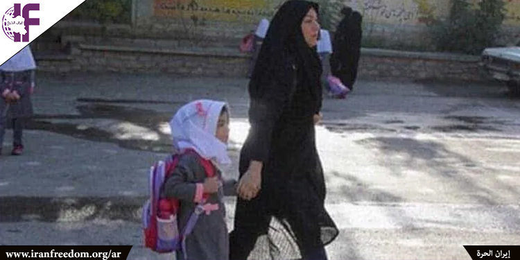 تم منع الأمهات الإيرانيات من استلام بطاقات تقرير الأداء الخاصة بأطفالهن في مرسوم جديد معاد للنساء