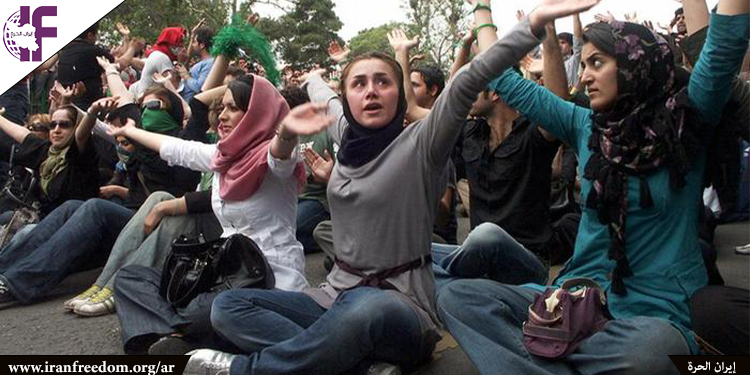 النساء الإيرانيات يرفضن الانحناء بالرغم من 43 عاما من القمع