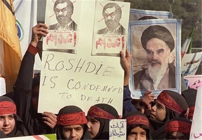 النظام الإيراني وراء الهجوم على سلمان رشدي article photo