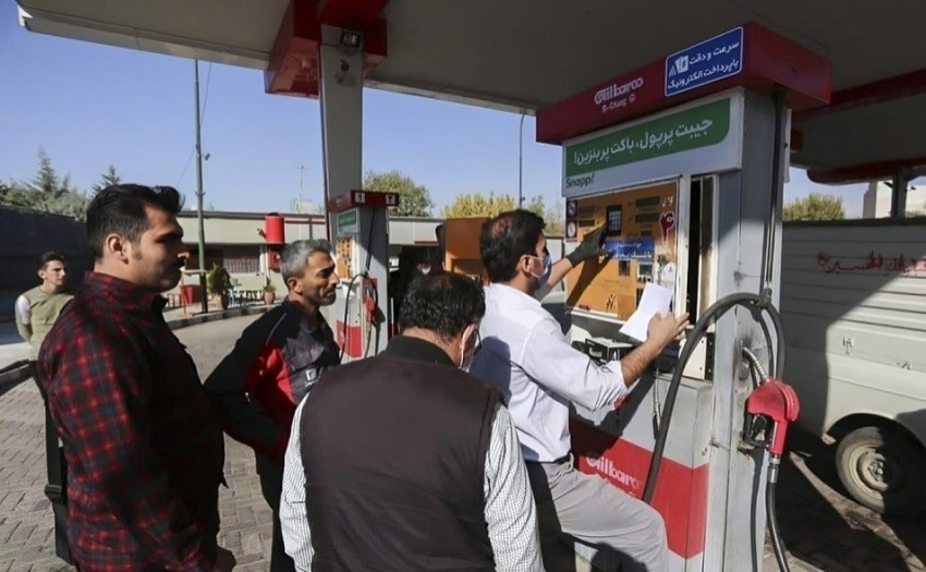 النظام الإيراني يرفع أسعار البنزين بشكل مخادع لتجنب الاضطرابات الاجتماعية