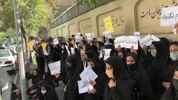 تجمع احتجاجي رابع لعوائل المعدومين أمام القضاء في طهران