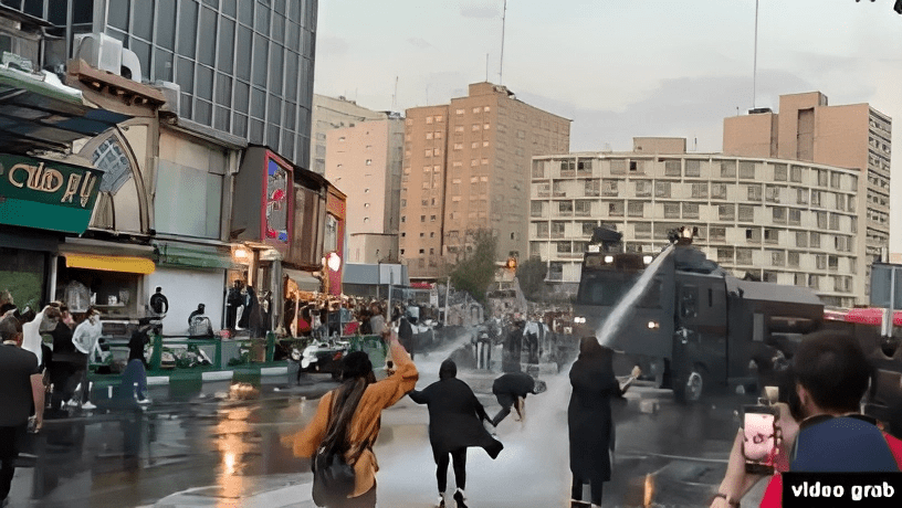 احتجاجات إيران 2022: الشعب الإيراني يحاسب النظام ؛ كيف يستجيب المجتمع الدولي؟