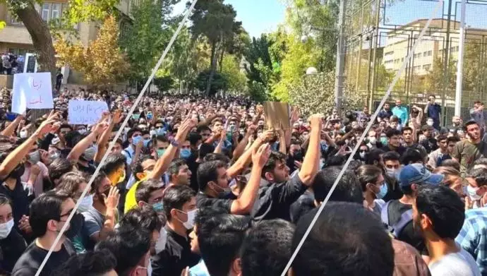 احتجاجات إيران تستمر لليوم السابع عشر بعد عرض ضخم للدعم العالمي
