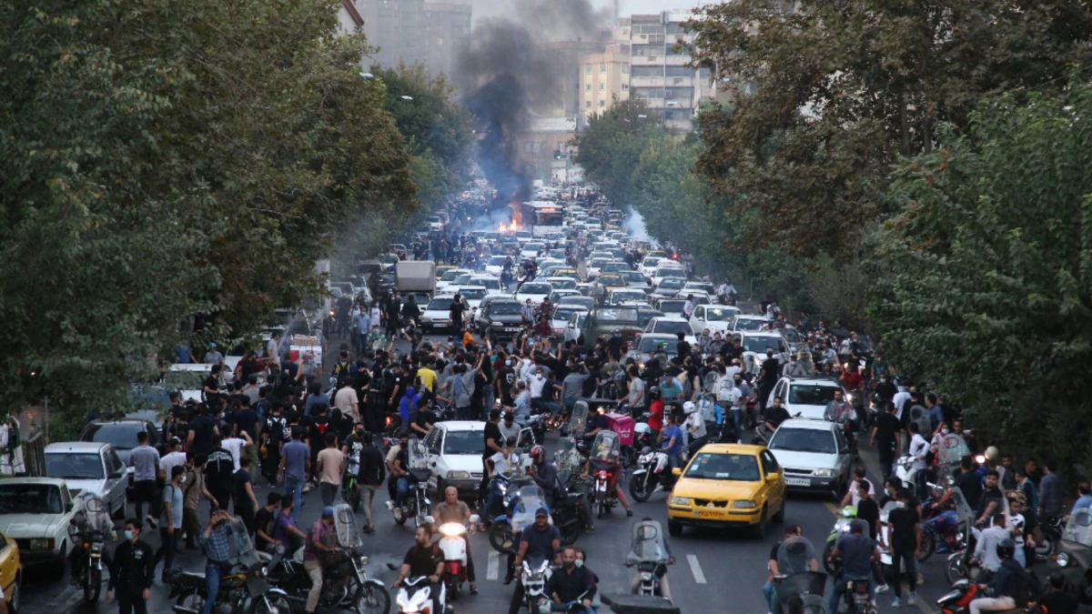 الثورة الإيرانية تنتشر إلى المزيد من المدن حيث يواجه المتظاهرون قوات الأمن وفقًا لأحدث التقارير، خرج المتظاهرون في ما لا يقل عن 190 مدينة في جميع أنحاء 31 محافظة إيرانية إلى الشوارع منذ ما يقرب من ثلاثة أسابيع سعياً الآن للإطاحة