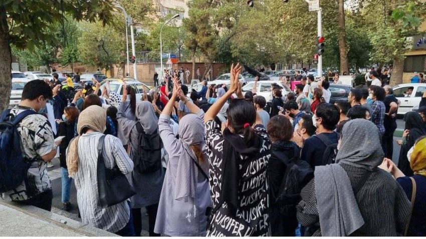  قلق مسؤولي النظام الإيراني يتزايد مع استمرار الانتفاضة في البلاد