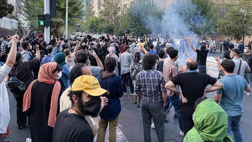 الانتفاضة الإيرانية تستمر في جميع أنحاء البلاد مع المسيرات الليلية في عدة مدن