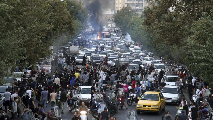 في اليوم العشرين لانتفاضة إيران، الطلاب يقودون الاحتجاجات